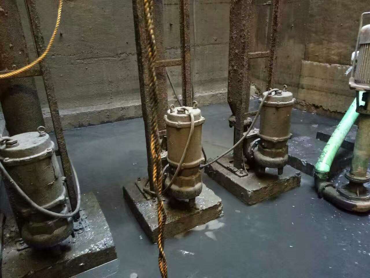 黔江污水池清理