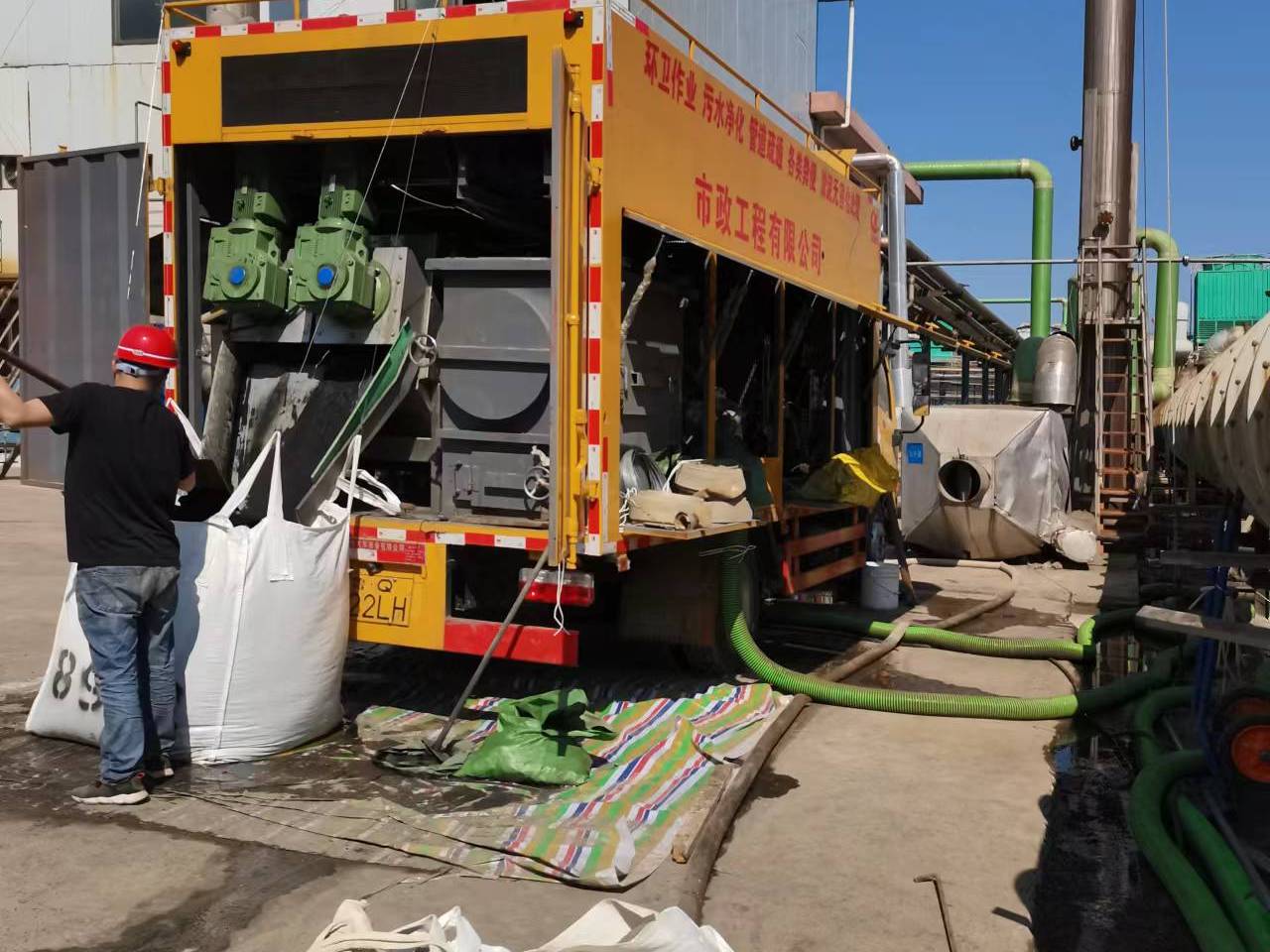 黔江淤泥压干处理